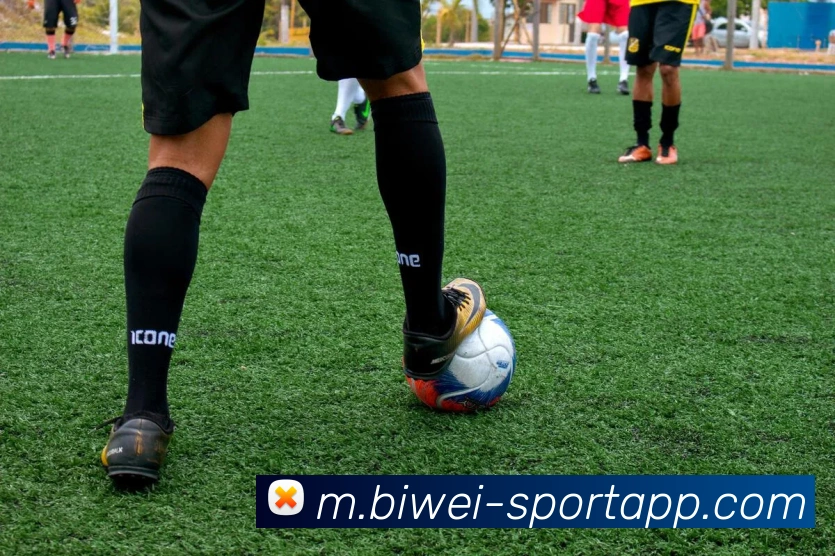 四十岁C罗社交媒体分享新照依旧帅气时尚引人注目